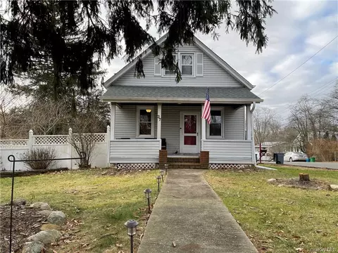 27 Old Haverstraw Rd, Clarkstown, NY 10920