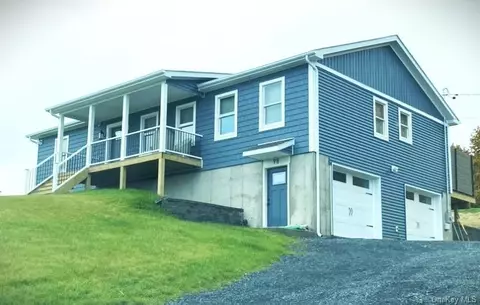 98 Orange St, Marlboro, NY 12542