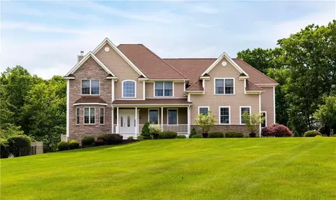 33 Athena Ct, Mahopac, NY 10541
