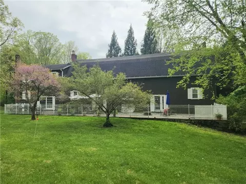 796 Pinesbridge Rd, Yorktown, NY 10562