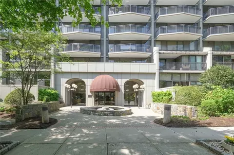 15 Stewart Pl #5B, White Plains, NY 10603