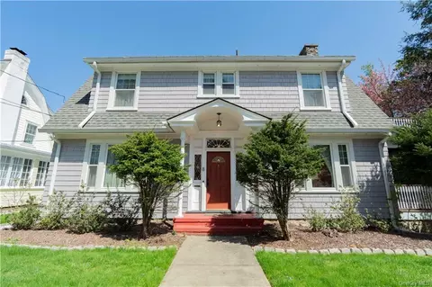 8 Loockerman Ave, Poughkeepsie, NY 12601