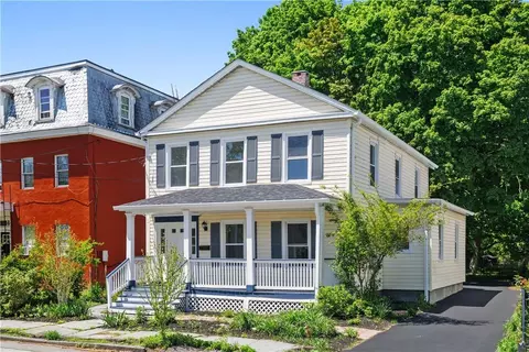 20 Elizabeth St #1, Port Jervis, NY 12771