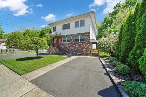 22 Riverside Dr, Ramapo, NY 10901