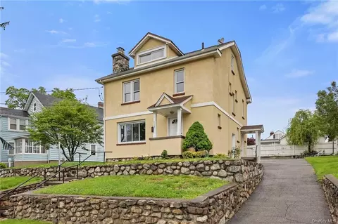 712 Lindbergh Ave, Peekskill, NY 10566