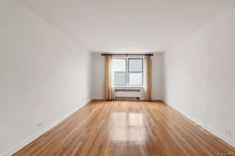 325 E 201 St #5F, Bronx, NY 10458