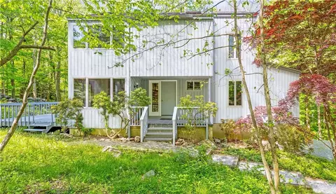 39 Lower Trinity Pass Rd, Pound Ridge, NY 10576