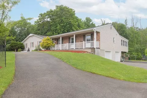 3 Village Way, Clarkstown, NY 10956