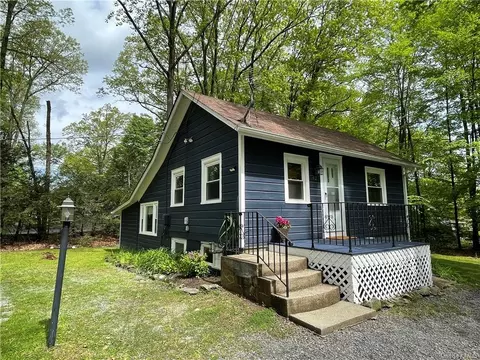 42 Lake Shore Dr, Shawangunk, NY 12566