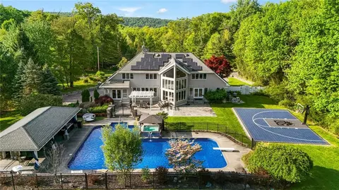 3 Conklin Rd, Clarkstown, NY 10956