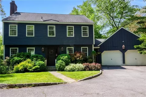 48 Hilltop Dr, New Castle, NY 10514