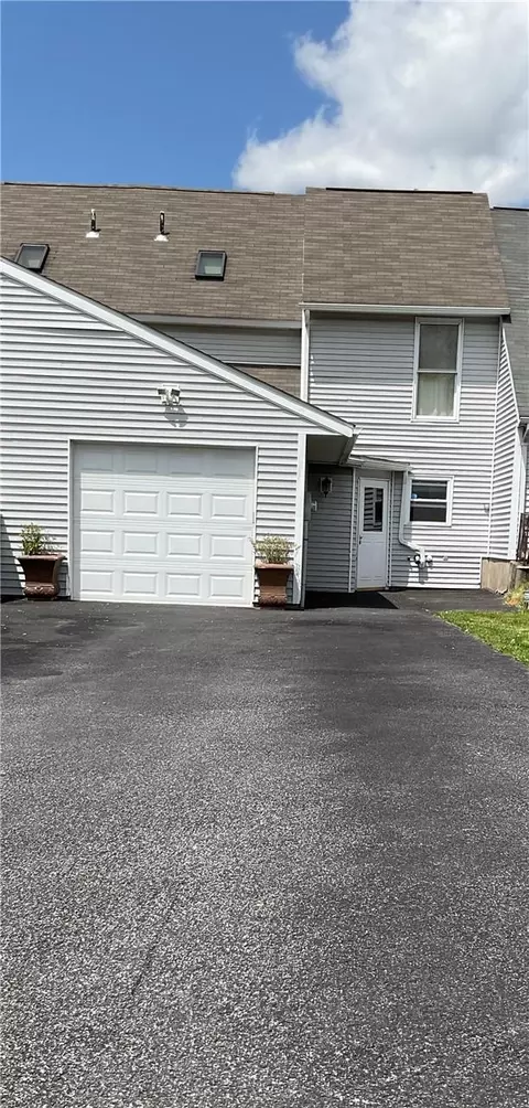 3 Niven Dr, Thompson, NY 12701