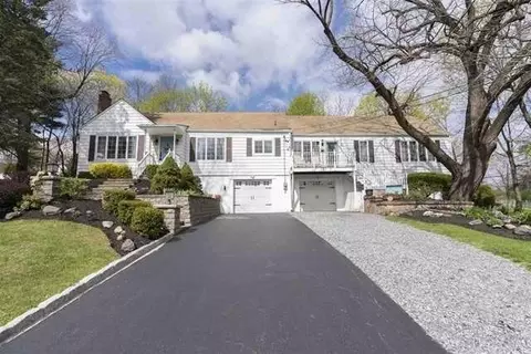 27 Edge Hill Rd, Wappingers Falls, NY 12590