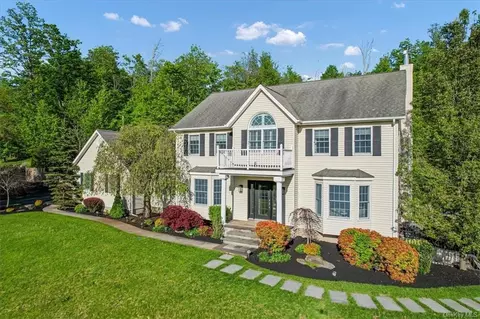 11 Sunfish Ln, Monroe, NY 10950