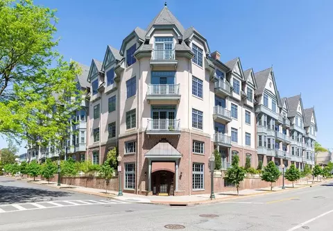 55 1st St #309, Pelham, NY 10803