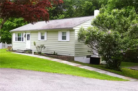 20 Saint Michaels Ter, Carmel, NY 10512