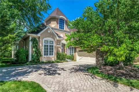 40 Stony Gate Oval, New Rochelle, NY 10804