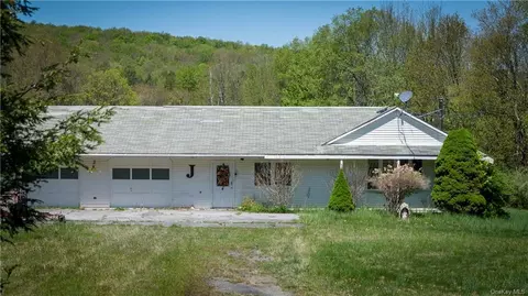 4 Bernsley Rd, Woodridge, NY 12789