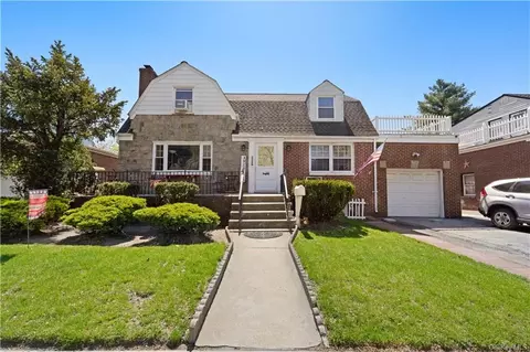 351 Peninsula Blvd, Lynbrook, NY 11563
