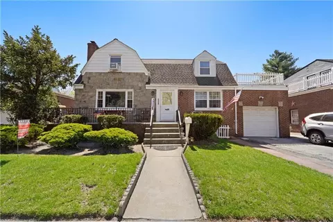351 Peninsula Blvd, Lynbrook, NY 11563