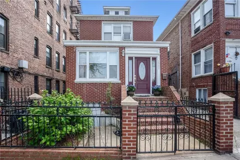 2952 Roberts Ave, New York, NY 10461