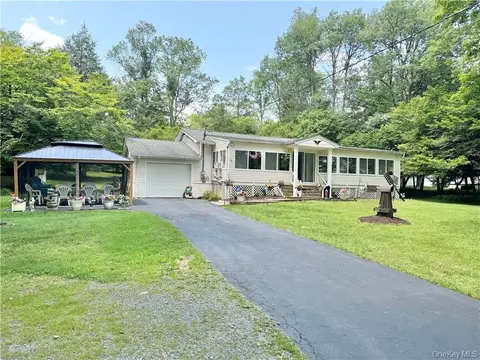 307 Beaver Lake Rd, Rockland, NY 12758