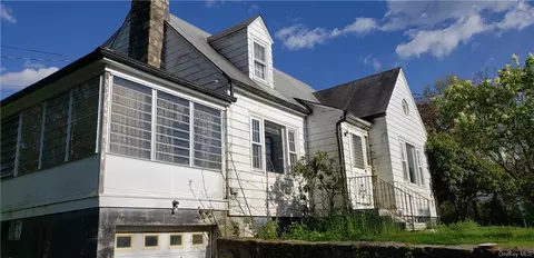 253 Quaker St, Newburgh, NY 12589