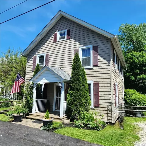 12 Orchard St, Patterson, NY 12563