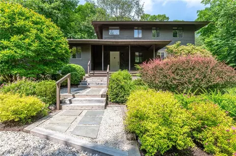 2 Arrowhead Ln, North Castle, NY 10504