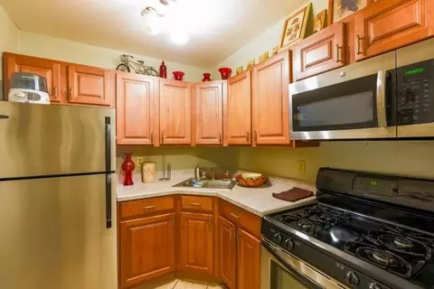 190 W Merrick Rd #2A, Freeport, NY 11520