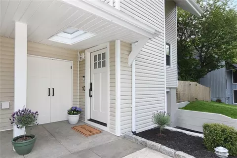 10 Downing Ct, Greenburgh, NY 10533