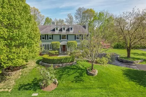 4 Little Kings Ln, Rye Brook, NY 10573