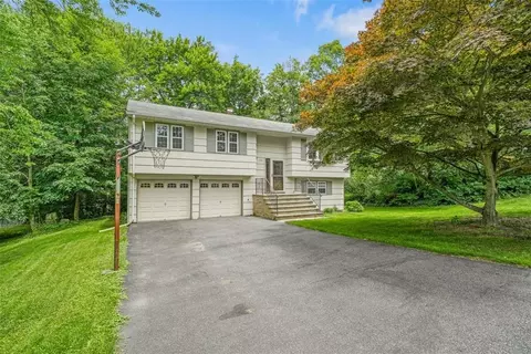 119 Woodland Rd, Woodbury, NY 10930