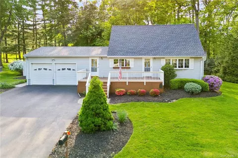 29 Carolina Dr, Clarkstown, NY 10956