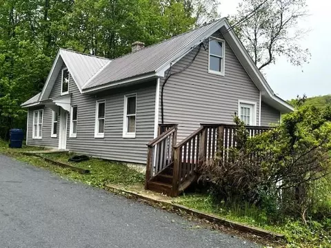 14 Schobl St, Mount Hope, NY 10963