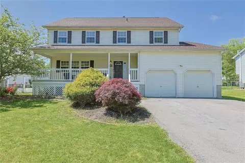 8 Pine Ct, Montgomery, NY 12549