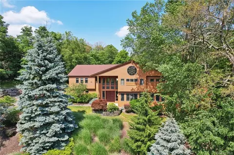 4 Blue Sky Dr, Ramapo, NY 10901