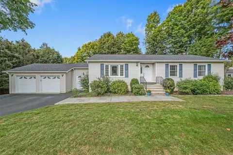 4 Lindy Dr, Carmel, NY 10512