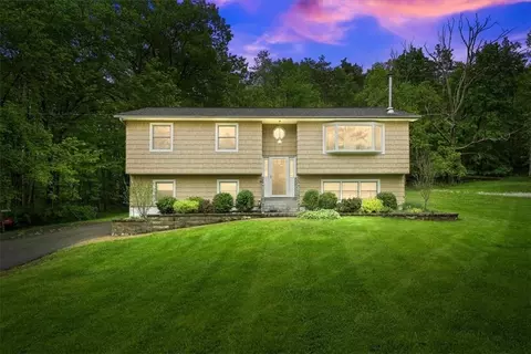 19 Sayer Rd, Blooming Grove, NY 10914