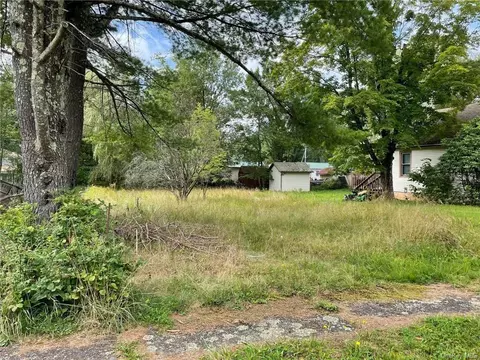 14 N Maple Ave, Fallsburg, NY 12759
