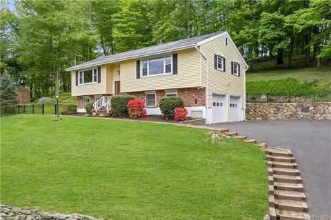 58 Entrance Way, Purdys, NY 10578