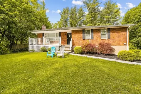 44 Willow Ln, New Windsor, NY 12553