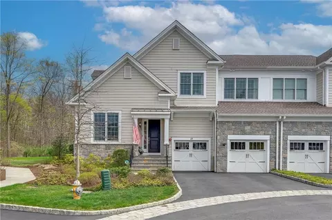 17 Carol Ct, Rye Brook, NY 10573