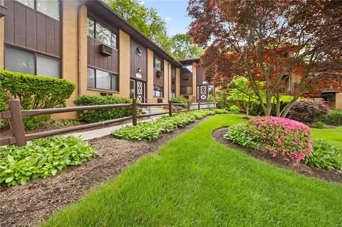 4 W Lawrence Park Dr #7, Orangetown, NY 10968