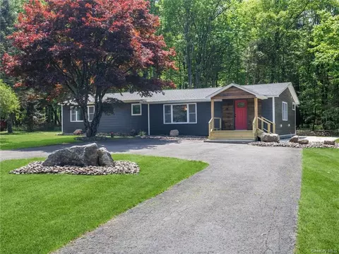 8 Cedar Ln, Rochester, NY 12446