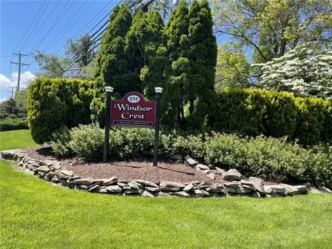 187 Highwood Dr, New Windsor, NY 12553