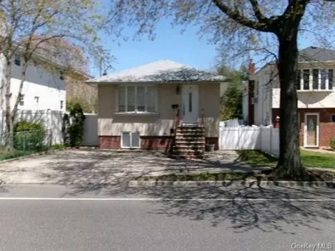 138 Atlantic Ave, Lynbrook, NY 11563