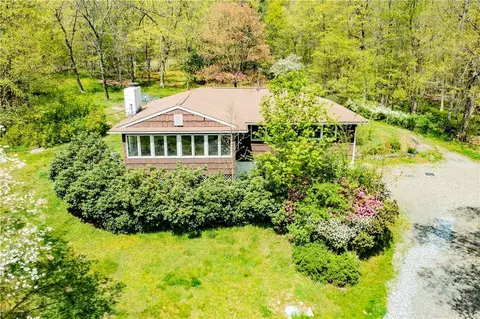 27 Stonehouse Rd, Clinton, NY 12572