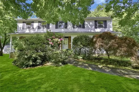 18 Renfrew Rd, Clarkstown, NY 10956
