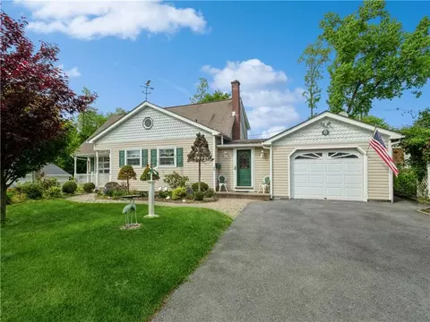8 Brookside Dr, Wappinger, NY 12590